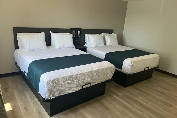 Room 2 of 3