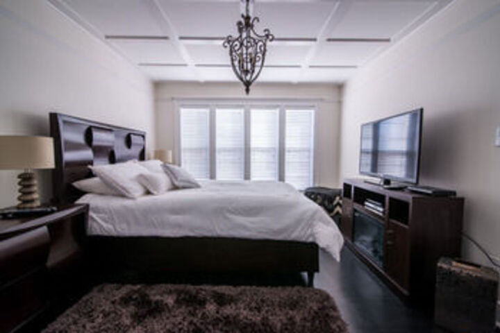 Room 4 of 9