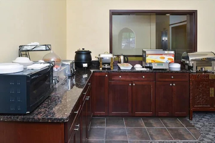 Breakfast/Coffee Service 25 of 39