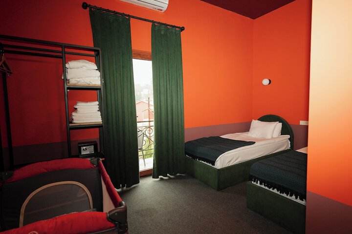 Room 32 of 73