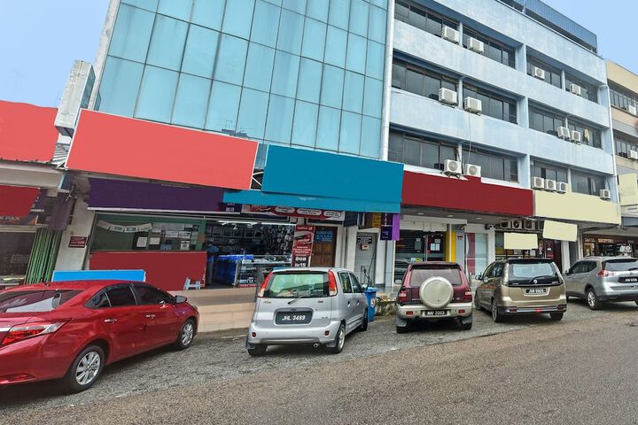 Hotel O M & h Hotel