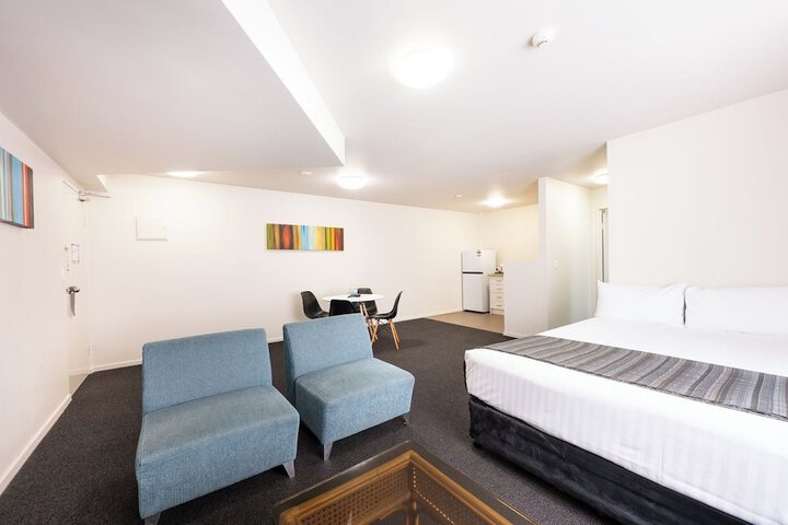 Room 52 of 86