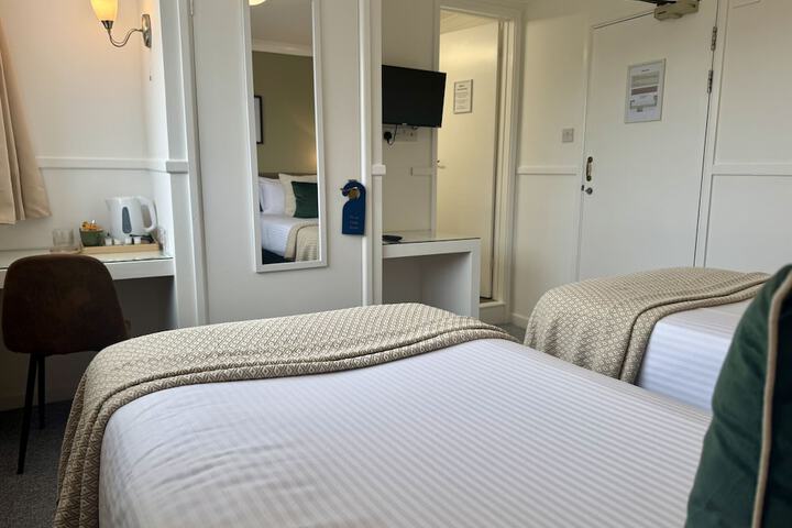Room 41 of 60