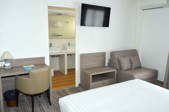 Room 26 of 87