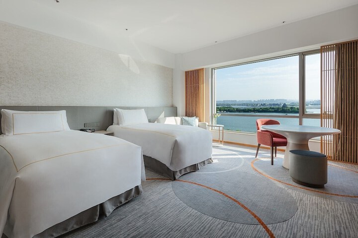 Room 33 of 118