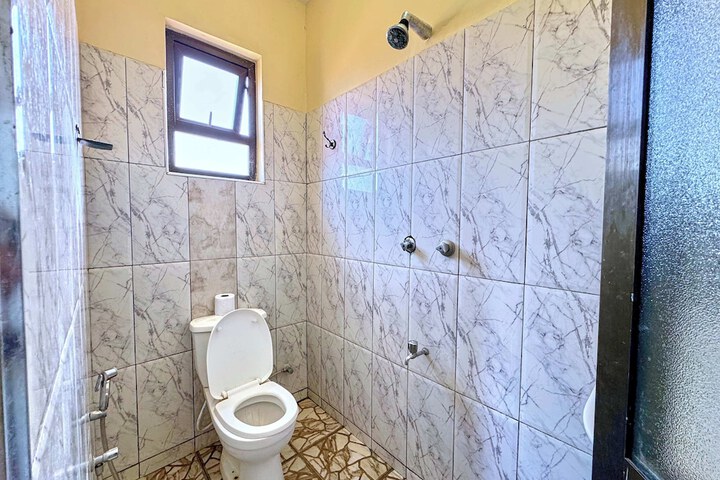 Room 6 of 9