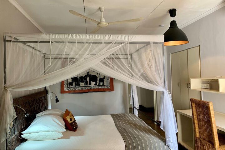 Room 9 of 38