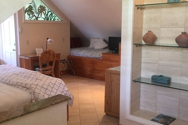 Room 6 of 68