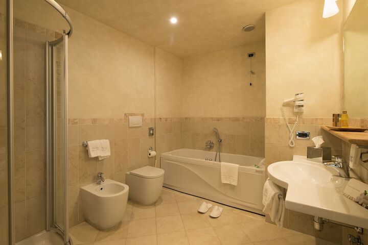 Jetted tub
