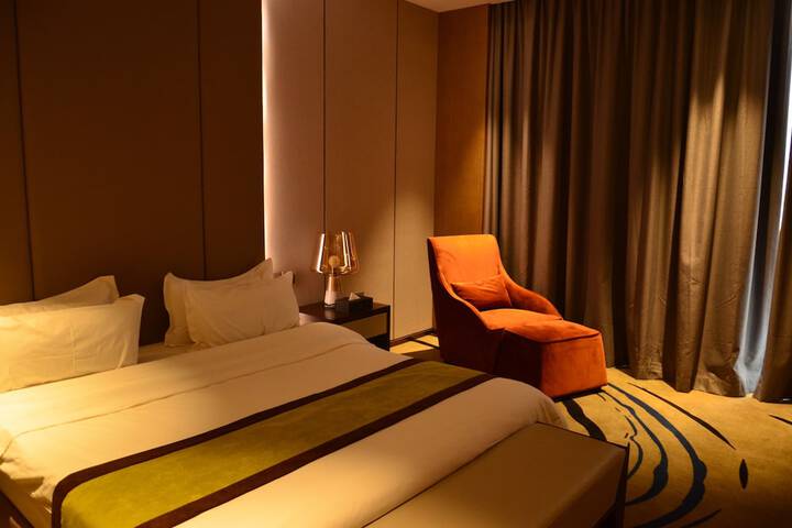Room 12 of 36