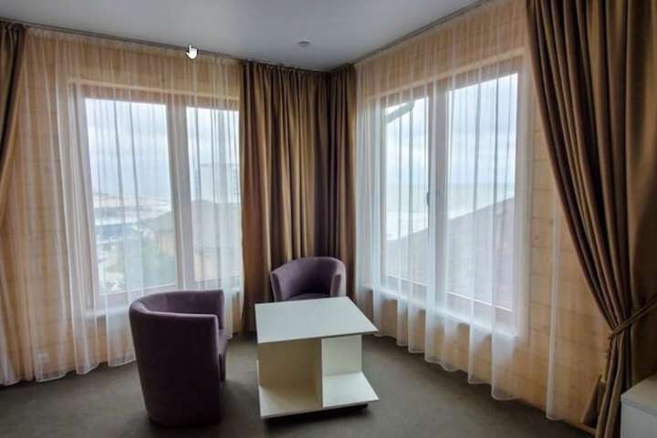 Room 4 of 34