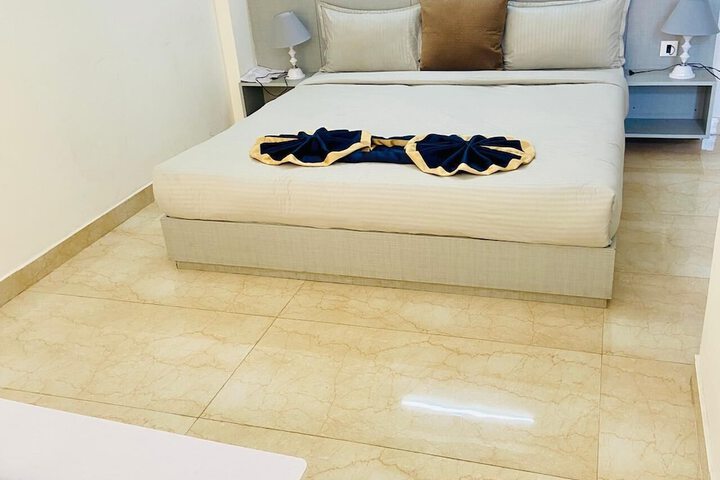 Room 9 of 14