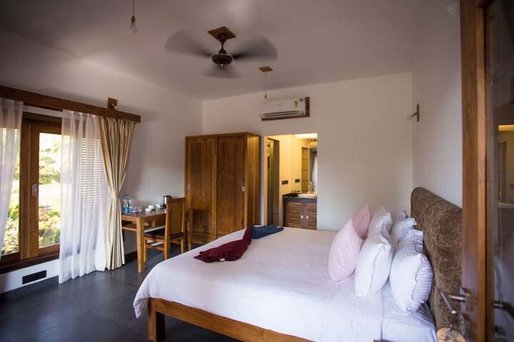 Room 2 of 48