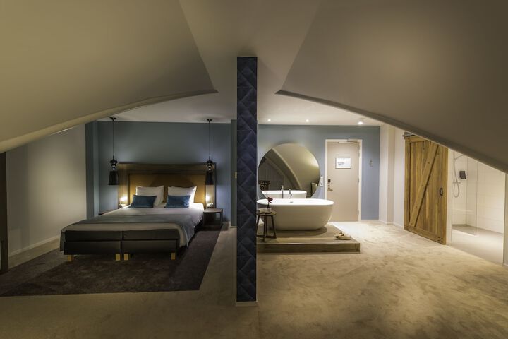 Room 3 of 92