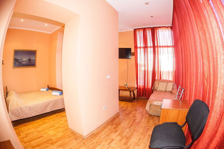 Room 10 of 37