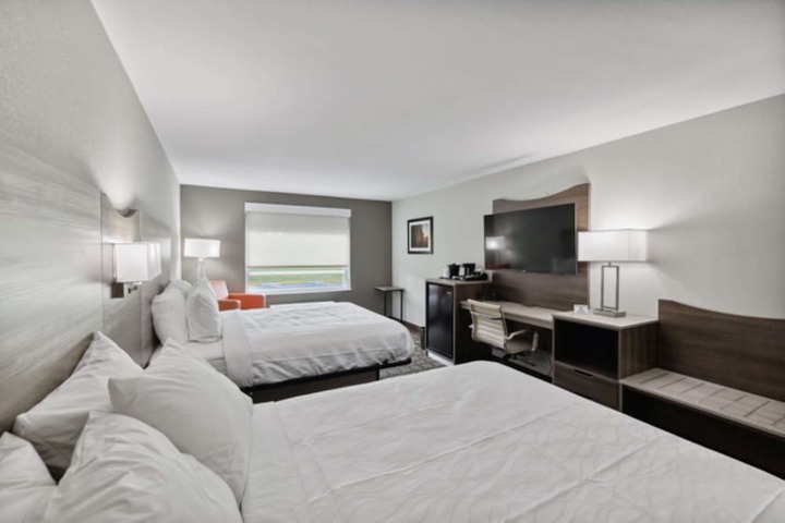2 Queen Beds (4 of 4)