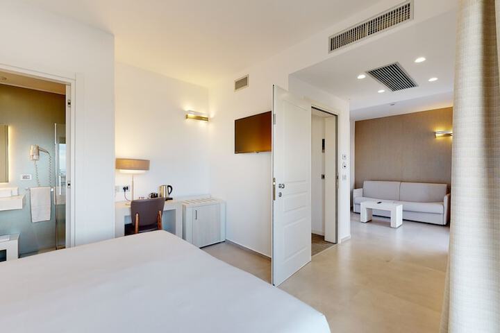 Room 36 of 94