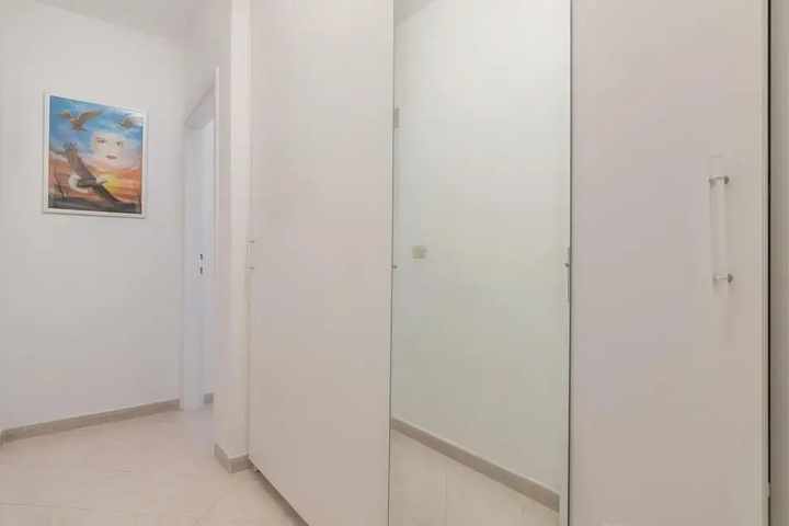 Room 8 of 15