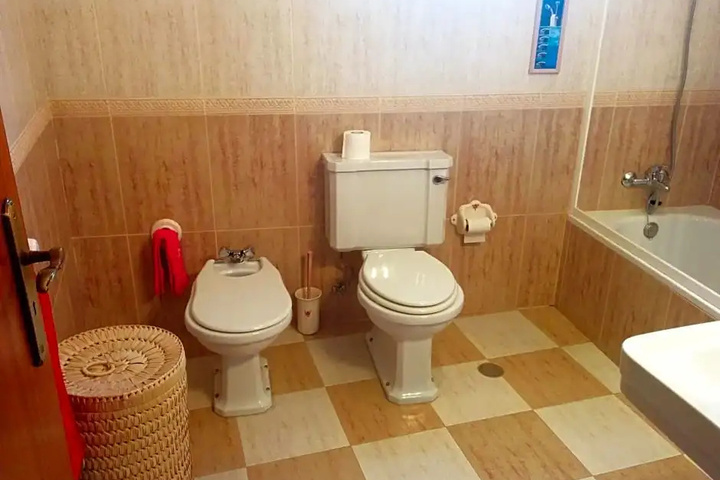 Room 9 of 15