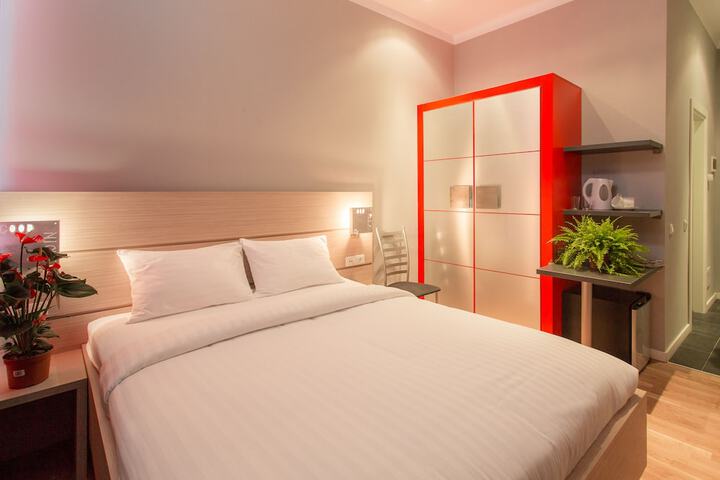 Room 14 of 83