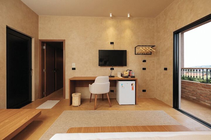 Room 12 of 36