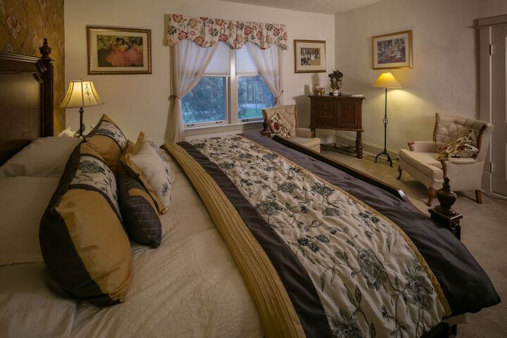 Room 27 of 95