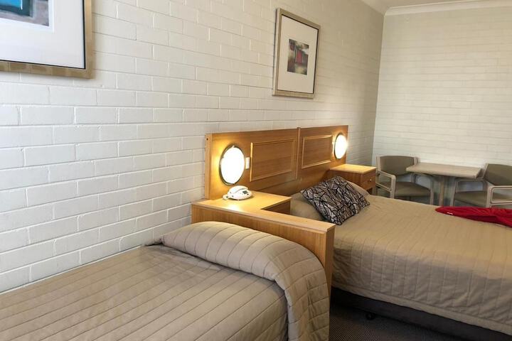 Room 7 of 24
