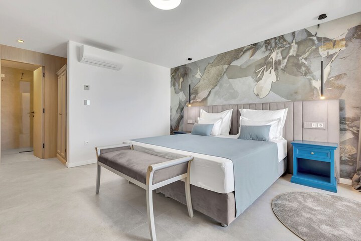 Room 8 of 38