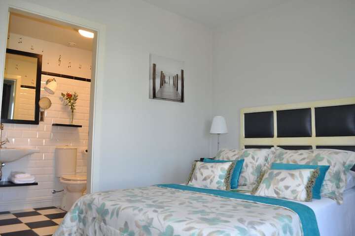 Room 8 of 34