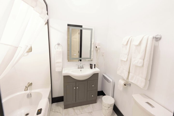 Room 48 of 165