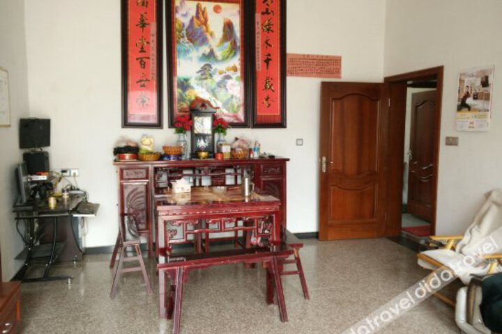 Jiangling Huaxi Inn