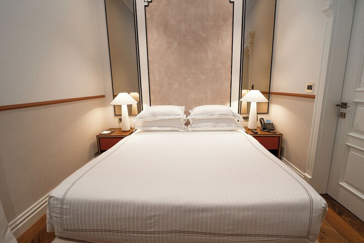 Room 34 of 72