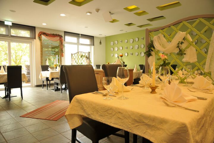 Dining 45 of 60