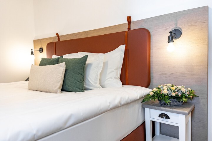 Room 4 of 25