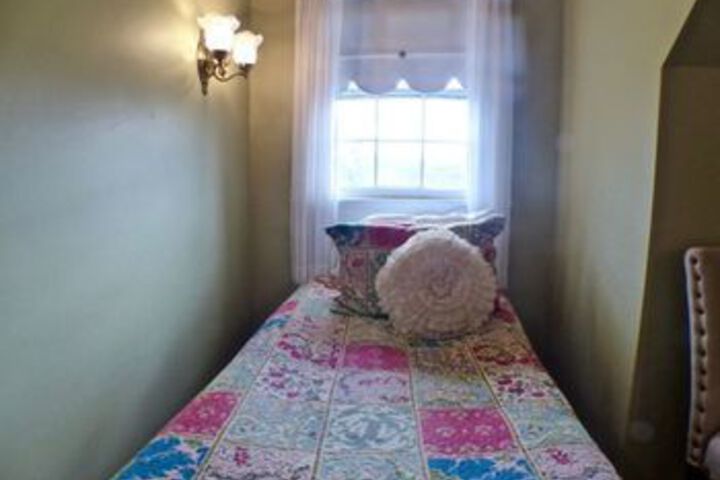 Room 48 of 96