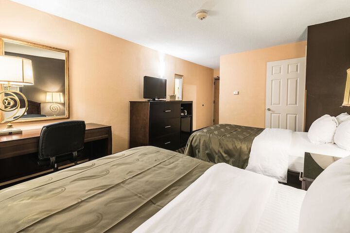 2 Double Beds (3 of 8)