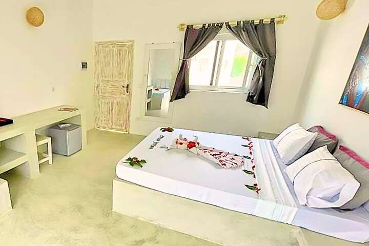 Room 12 of 97