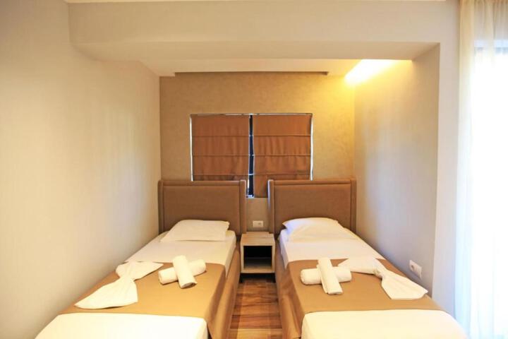 Room 18 of 143
