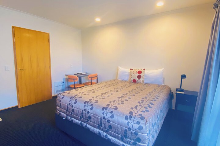 Room 27 of 82