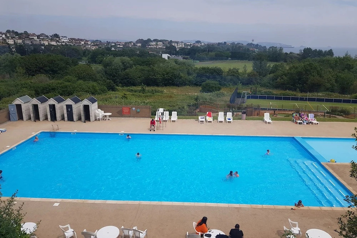 2br-pool-garden-parking-wifi-sleeps6