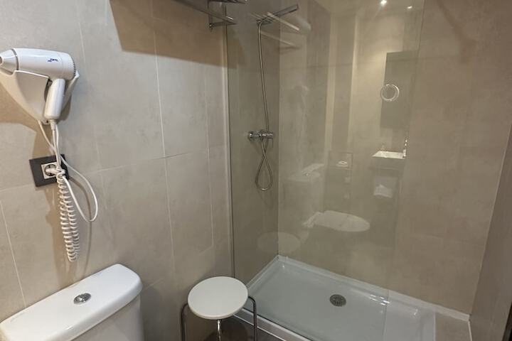 Room 45 of 77