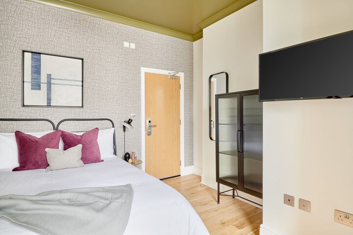 Room 25 of 135