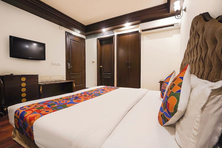Room 16 of 33
