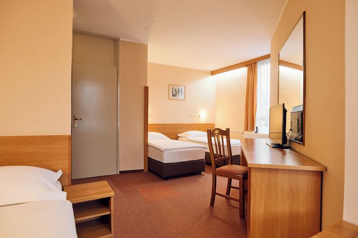 Room 15 of 62