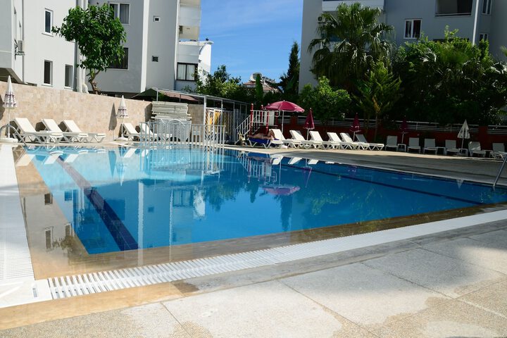 Hotel Pool