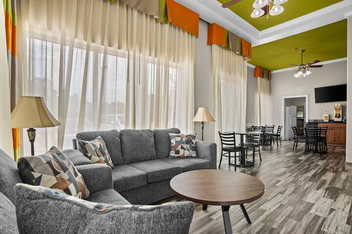 Entrance & Lobby
