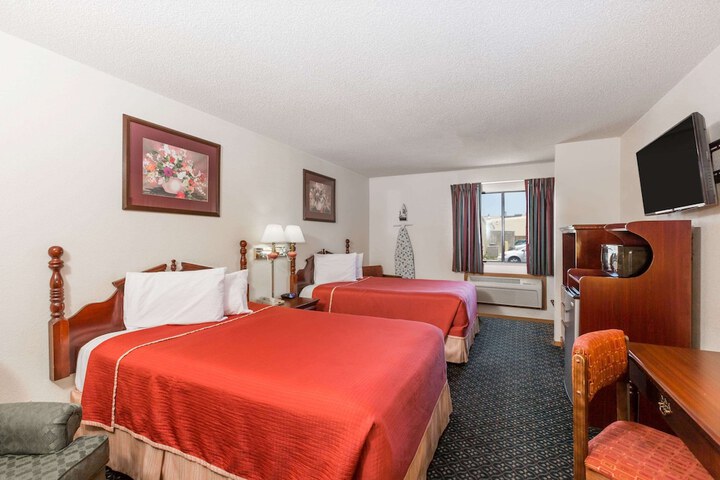 2 Double Beds (5 of 5)