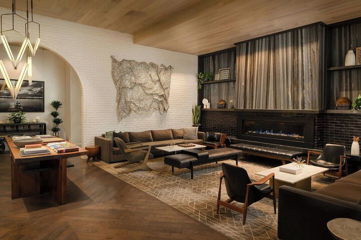 Lobby lounge