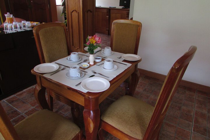 Dining 31 of 33