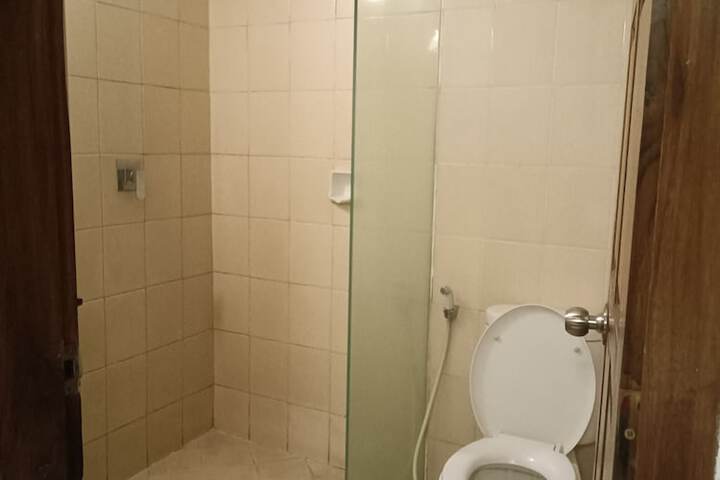 Room 7 of 12